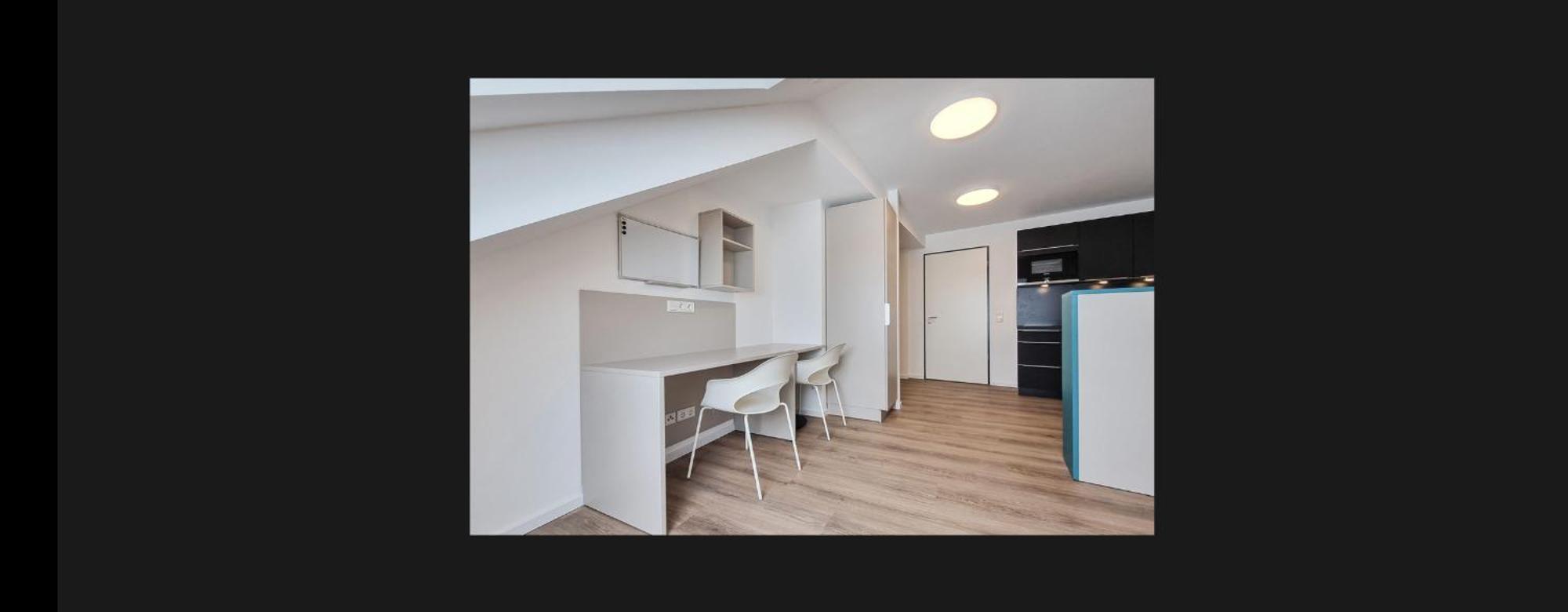 Modern Selfcheck In Apartment *