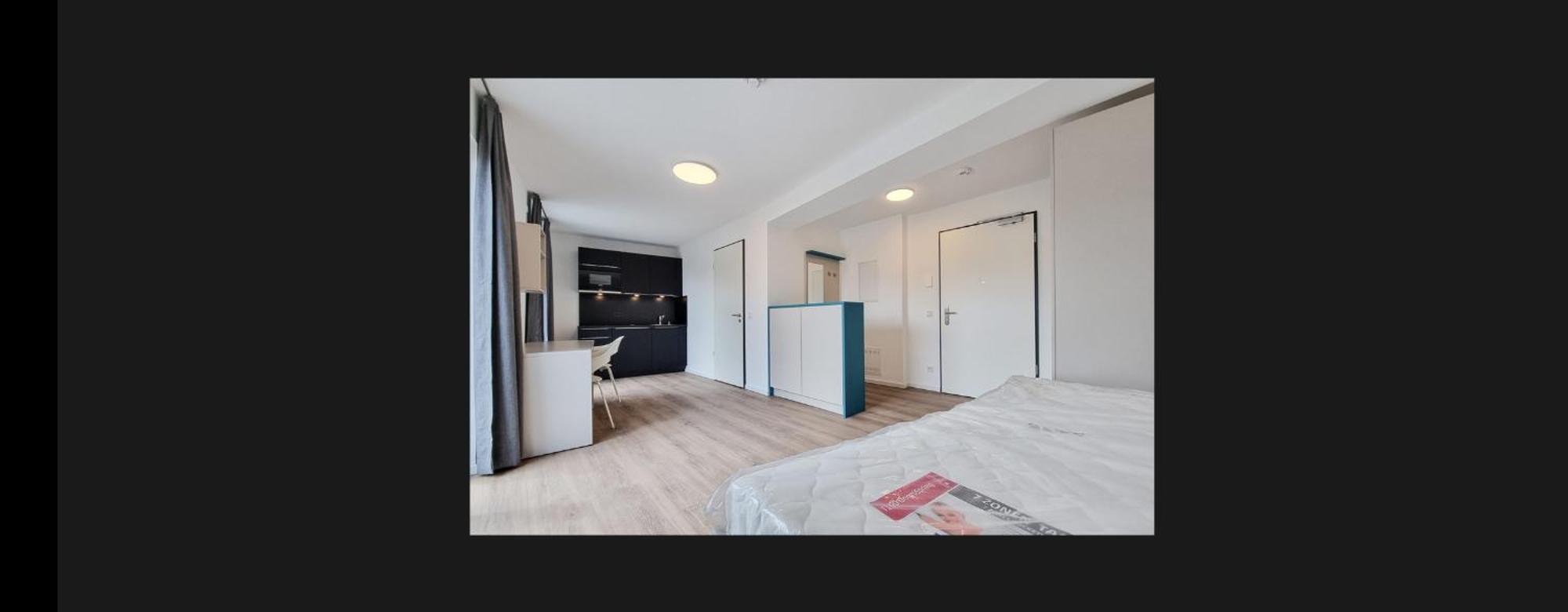 Modern Selfcheck In Apartment *